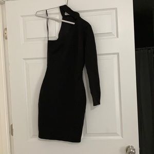 Once sleeve dress with high neck